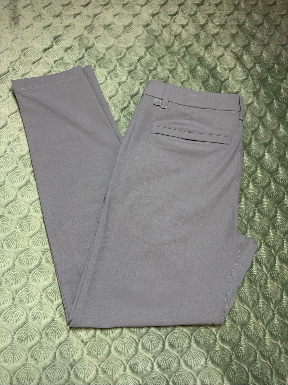 Lululemon men's ABC pants in grey size 32 EUC in warpstreme fabric